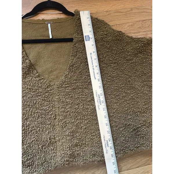 Free People Fuzzy Popcorn V-Neck Sweater Size Large Cropped Slouchy Boho Casual - Image 10