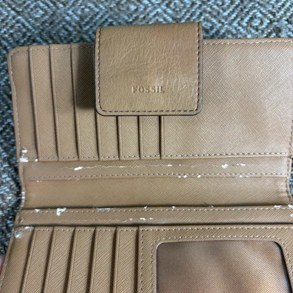 Fossil Women's Kinley Tan Bifold Wallet - Image 4