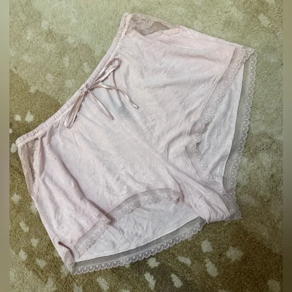 Victoria’s Secret light pink lace pajama shorts women’s size medium - Image 4