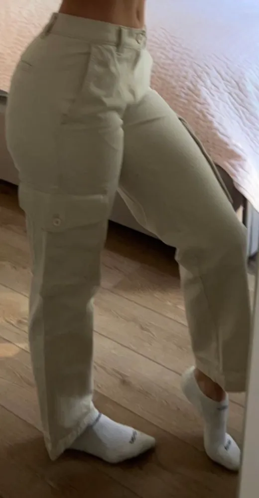Aritzia cargo pants in cream color size 2 - Image 5