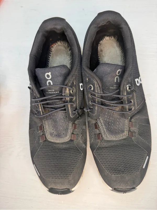 On Cloud 5 All Black Mesh Low Top Sneakers sz 8.5 - Image 10