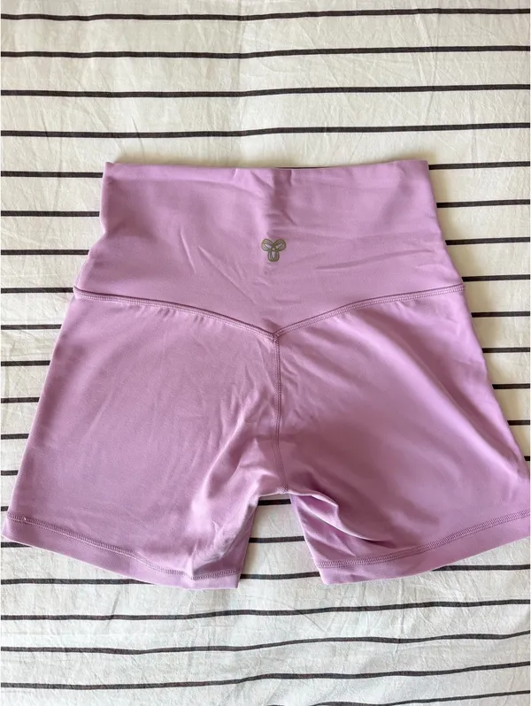Aritzia Biker Shorts 5" (size 6) - Image 2