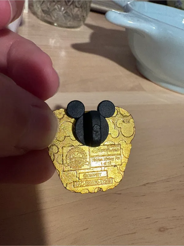 Disney Duffy the Bear 2018 Hidden Mickey Pin - Image 2