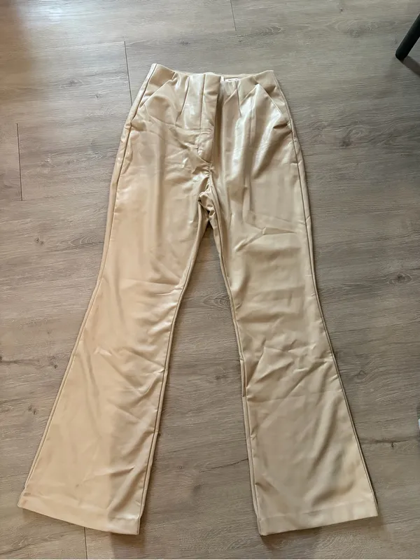 Abercrombie High-Rise Beige Flare Pants - Sleek Everyday Style - Image 4