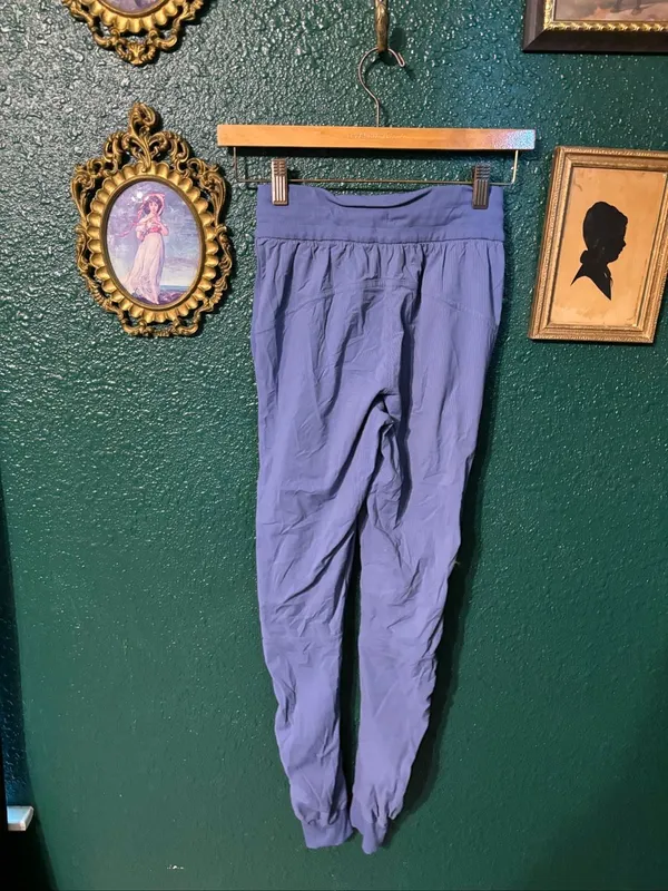 Lululemon Beyond the Studio Jogger Sz 0 Water Drop - Image 3