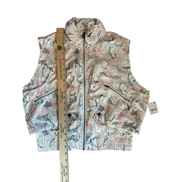 Free People FP Movement Off The‎ Grid Printed Vest in floral ivor Size small - Image 10