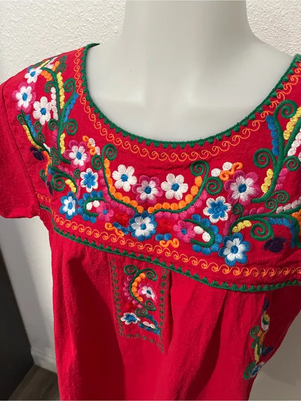 Mexican Floral Embroidered Cotton Top Size Medium Red - Image 2