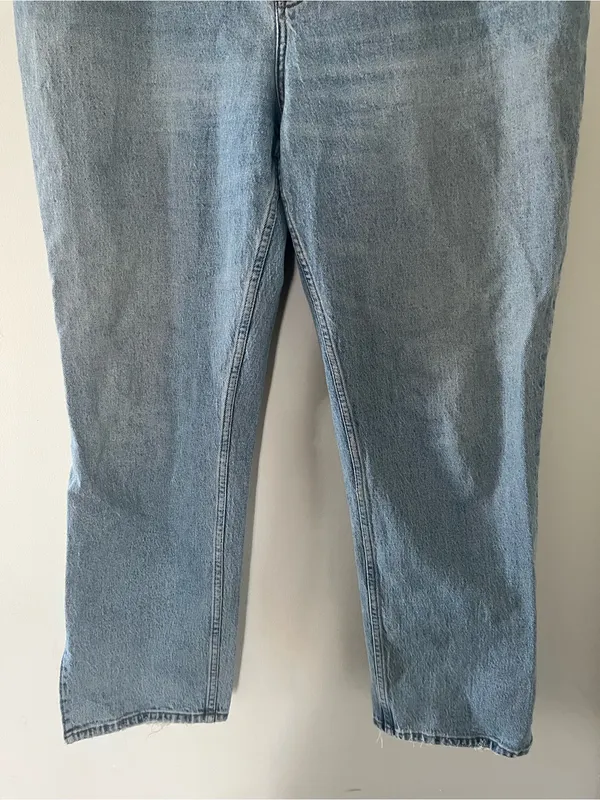 Abercrombie The 90s Straight Ultra High Rise Jeans 33 16 Light Wash Minimalist - Image 4