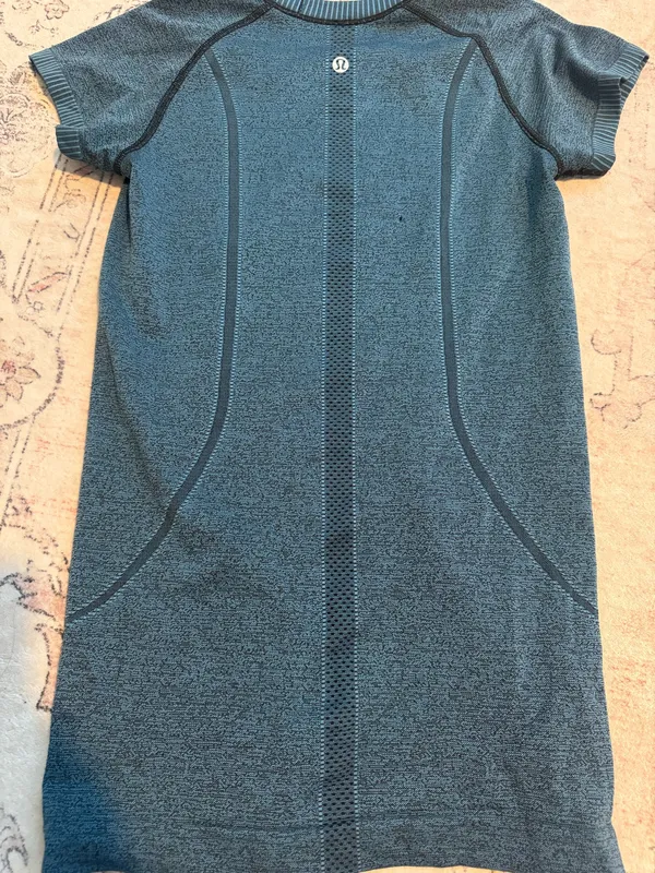 Lululemon shirt  - Image 4