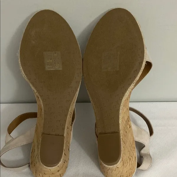 Dv8 by dolce vita Elegant Cream Wedge Sandals like new size 11 - Image 5