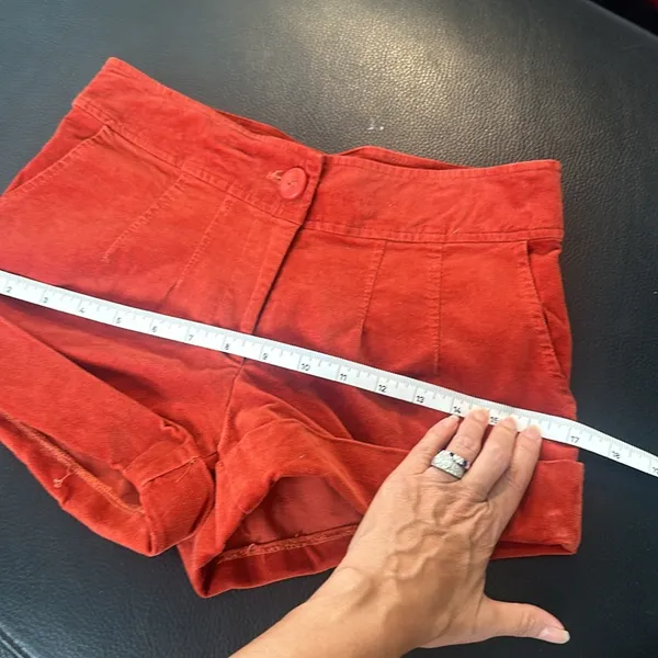 Zara velour shorts. - Image 5