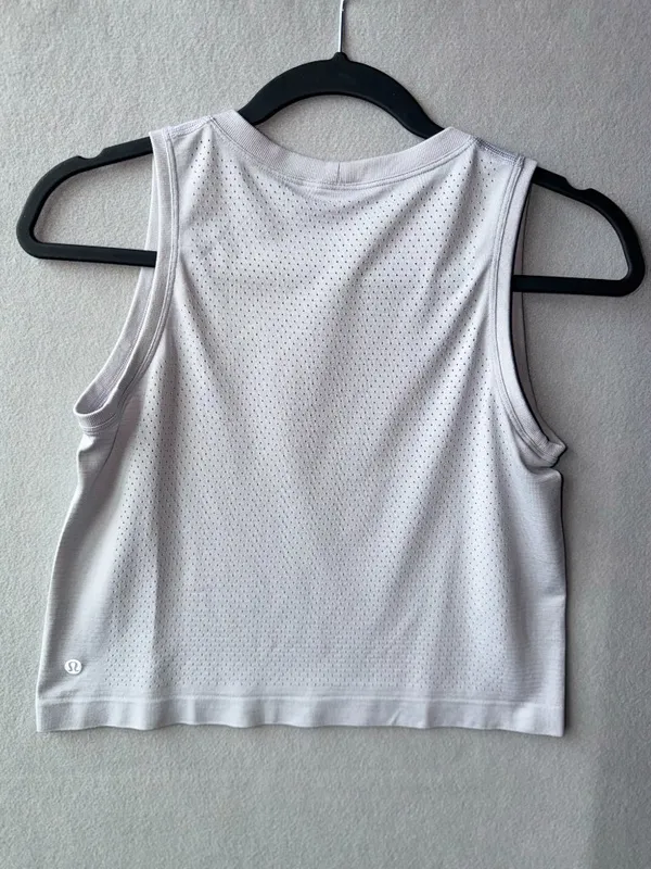 Lululemon Breeze By Muscle Crop Tank‎ Grey Mesh Breathable Workout Top Size 4 - Image 4