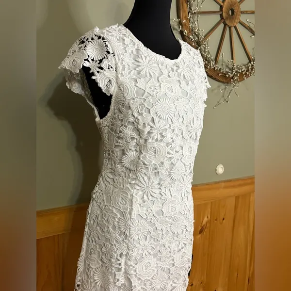 Lulu's White Floral Lace Backless Sheath Dress Size M NWT Classy, Feminine - Image 4