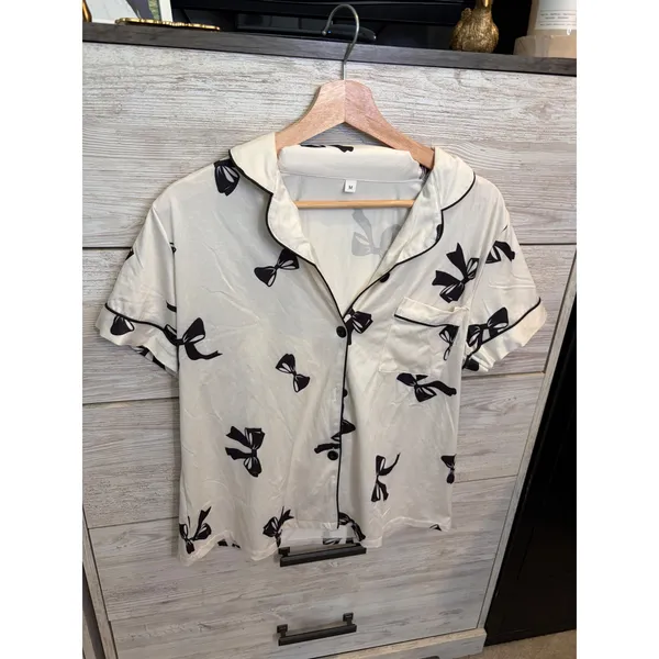 Women Pajama Set Short Sleeve Button Down Shorts Bow Print Cream Black Medium - Image 4