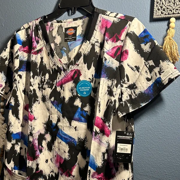 Dickies Multicolor Abstract Scrub Top Sz Large. NWT - Image 5