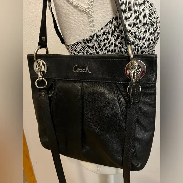 Coach Ashley Elegant Black Leather Shoulder Bag - Image 3