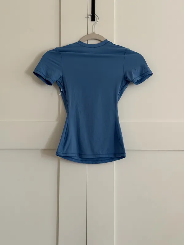 NWOT Skims Fits Everybody Short Sleeve T-Shirt XS - Image 4