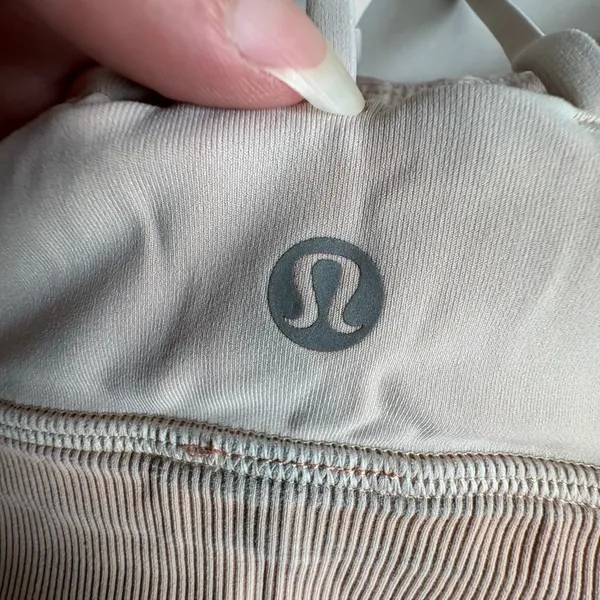Women's Lululemon Free to be long line Sports Bra Size 4 light pink - Image 3