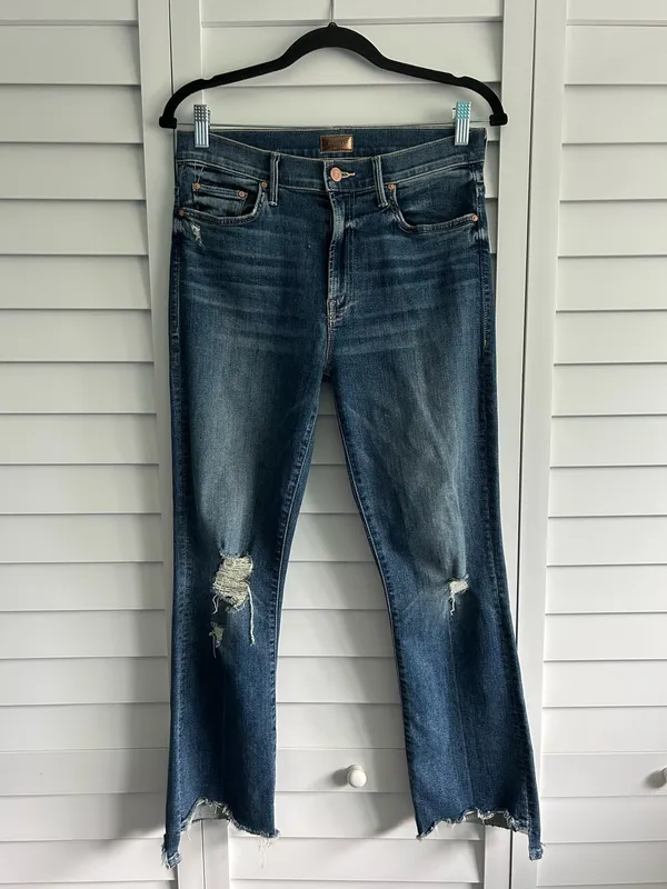 Mother | the insider crop step chew jeans in dancing on coals wash - Image 4