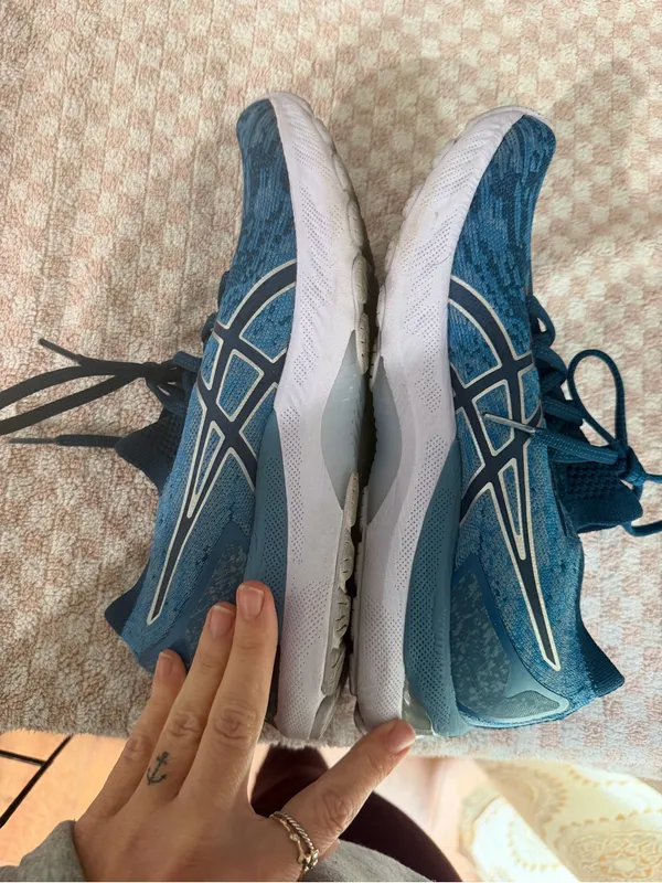 ASICS gel nimbus 23 sz 10 - Image 3