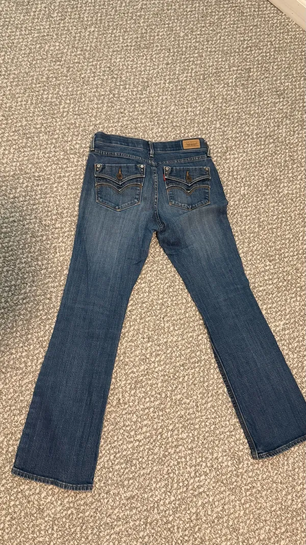 Classic Levi’s “Perfect Waist” Dark Blue 525 Bootcut Jeans size 2, 99% cotton - Image 5