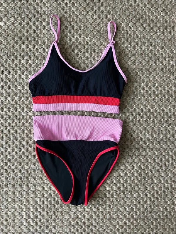 Colorblock Black Pink Red Scoop Neck Top & High Waist Two-piece Bikini Swim Set - Image 2