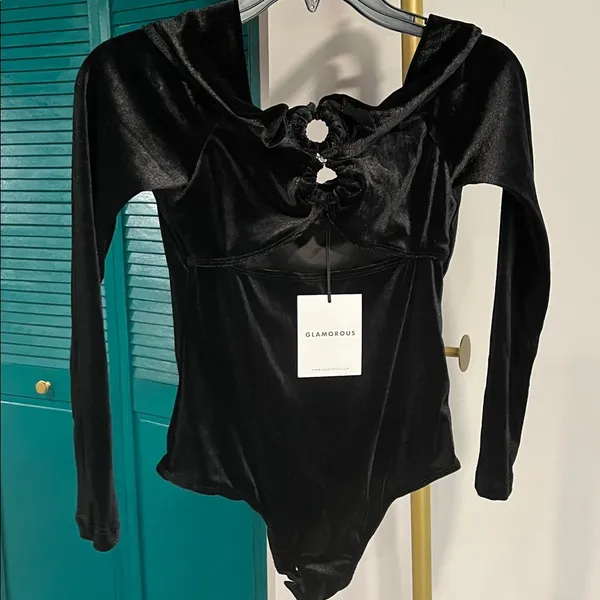 NWT REVOLVE by Glamorous Black Velvet Off-Shoulder Bodysuit - Image 6