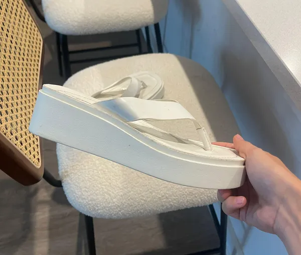 Cushionare Wedge Sandal - Image 3