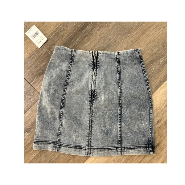 Free People Indigo Acid Wash Mini Skirt Denim Panel NWT Size 8 - Image 2