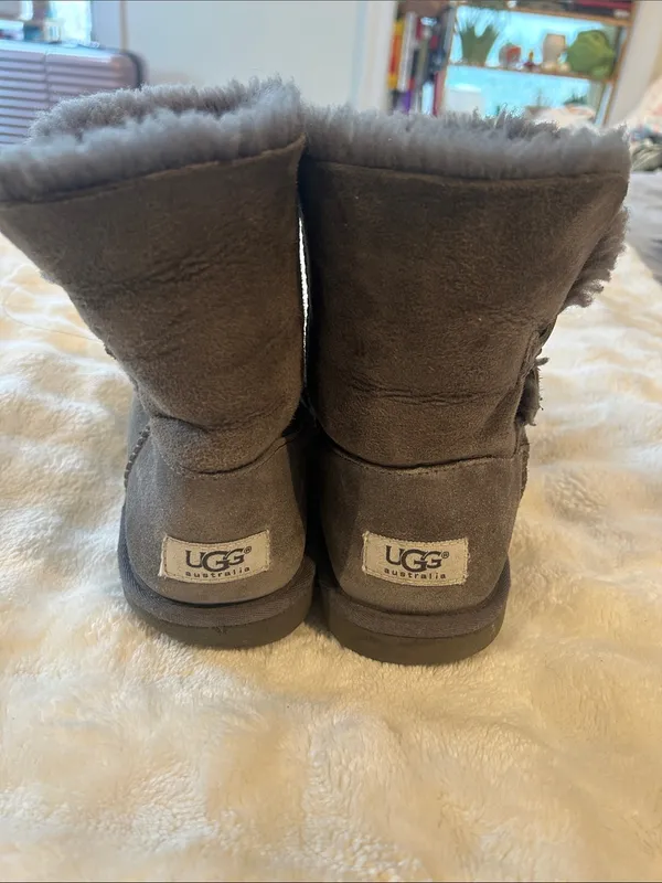 UGG Charcoal Suede Shearling Button Boot Gray Size 6 - Image 4