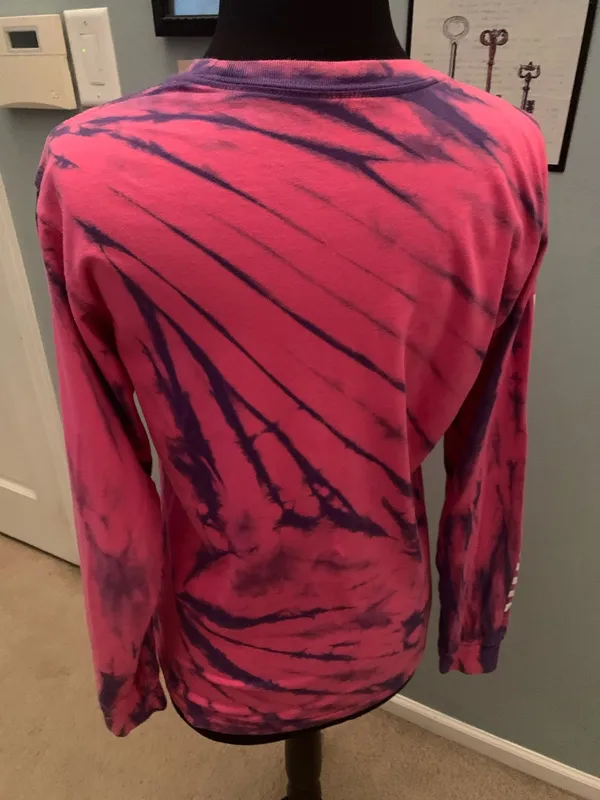 This is a pink and purple Vans tie-dye long-sleeve t-shirt featuring the brand's signature white logo on the chest. - Image 12