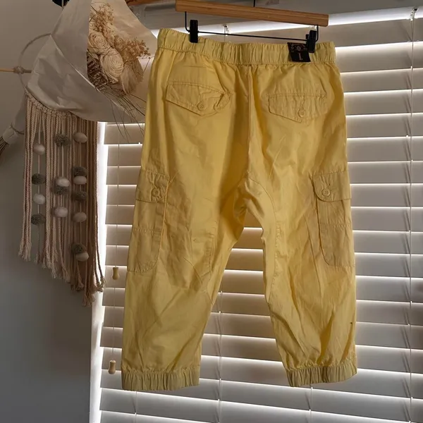Source Unknown Y2K crop pastel yellow cargo capri harem pants size Large NWT - Image 3