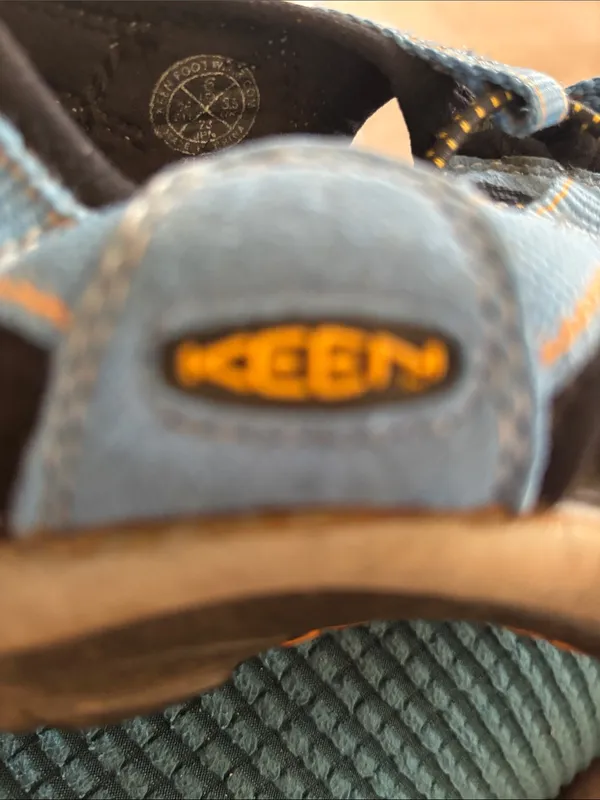 KEEN Women's Newport H2 Water Sandal Sz 6 Toe Protection Blue Black Waterproof - Image 6