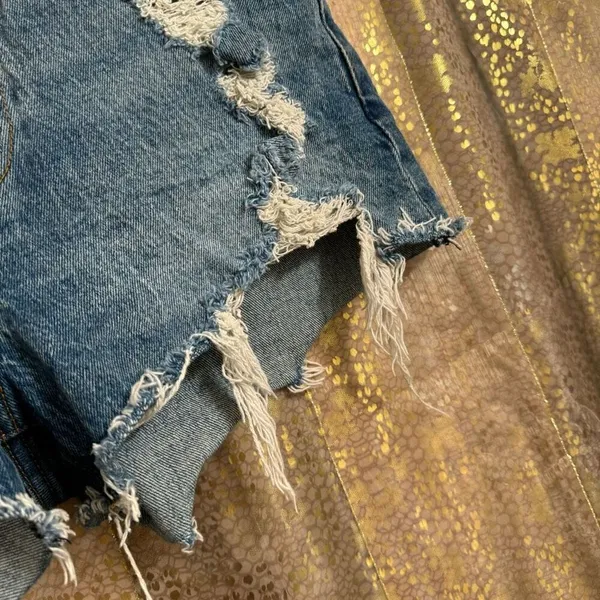Abercrombie & Fitch Distressed High Rise Curve Love Mom Shorts 6/28 - Image 4
