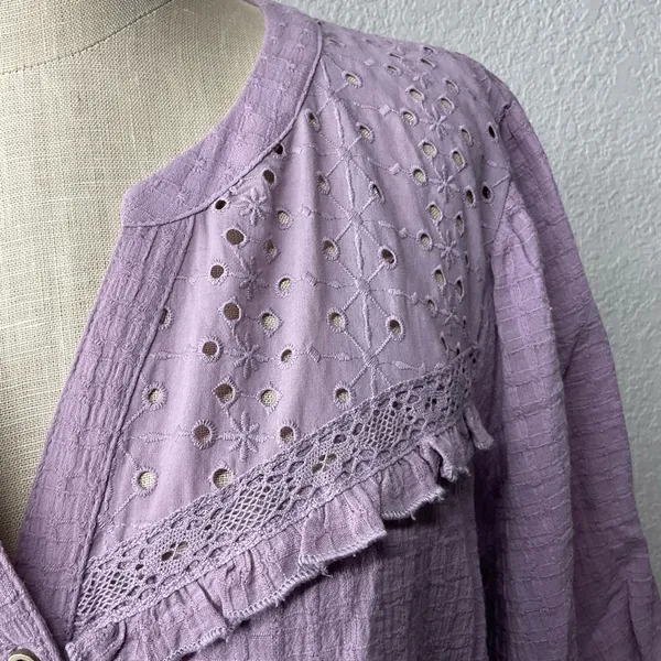Knox Rose Size XL Purple Blouse Eyelet Short Puff Sleeves Button Front - Image 4
