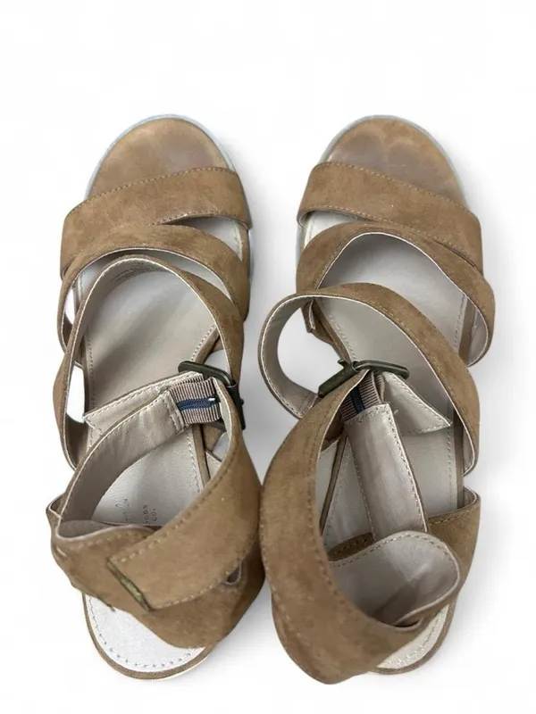 Universal Thread Women’s Size 8 Brown Block Heel Ankle Strap Sandals - Image 2
