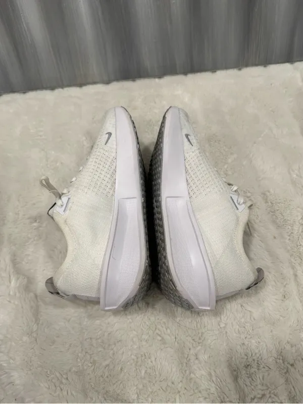 Nike Interact Run White Metallic Silver - Image 5