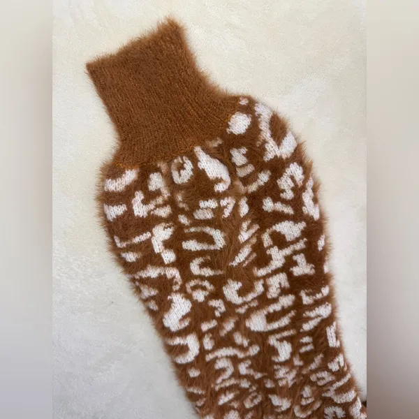 Pink Lily Brown and Cream Crew Neck Sweater with Geometric Pattern - Image 7