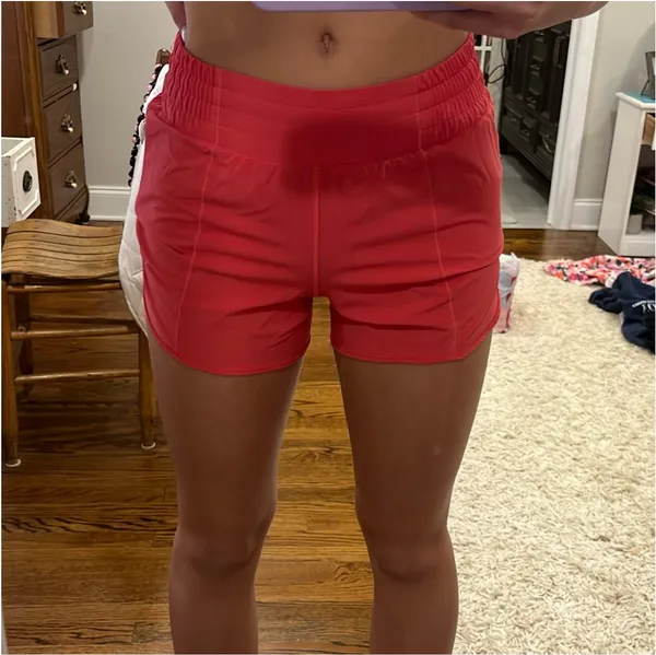 Lululemon Hot Shorts 4" High-Rise - Image 3