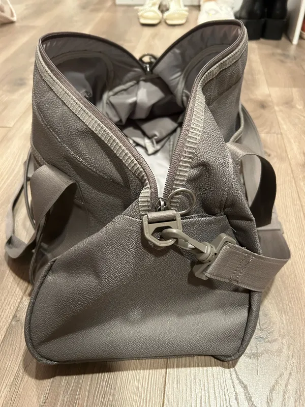 Nike Grey Duffel Bag - Versatile Carry - Image 2