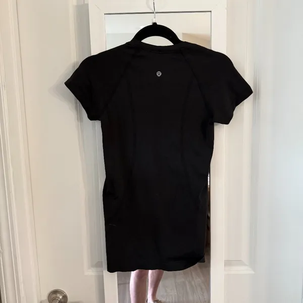 Lululemon Black Short Sleeve Athletic Training Top Size 8 - Image 4