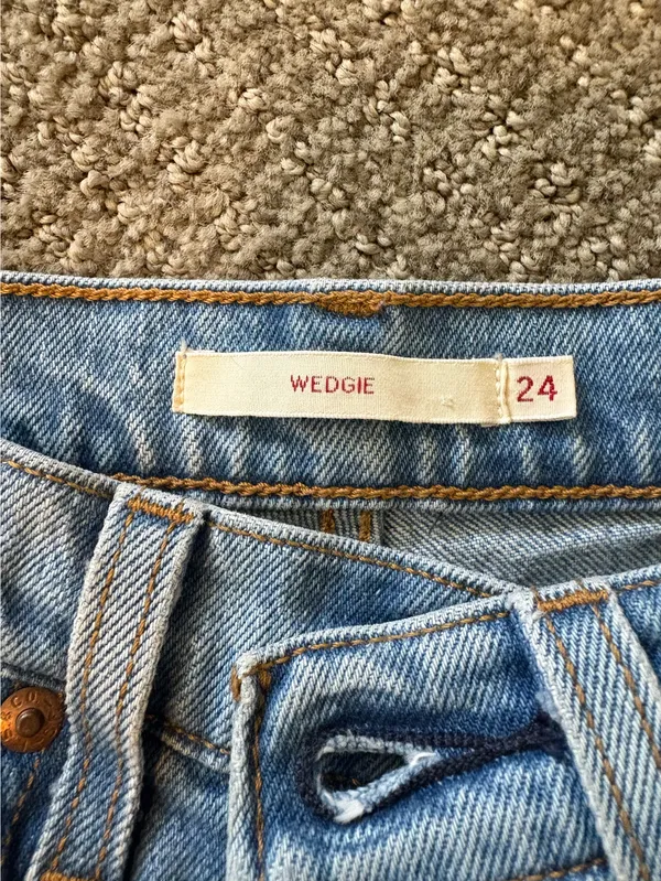 Levi’s Wedgie Straight Jeans - Image 4