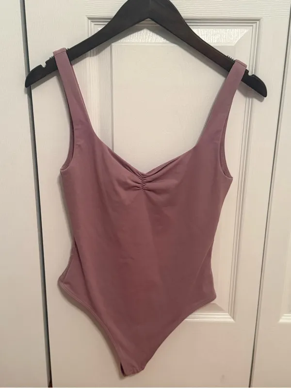 Aritzia Babaton Contour Mauve Ruched Front Bodysuit - Image 2