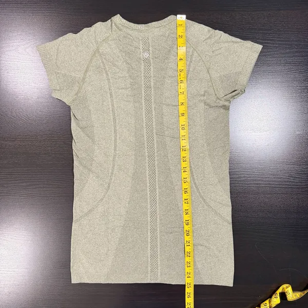 Women’s Lululemon Heathered Fatigue Green Swiftly Tech Crew Neck Tee Size 6 - Image 6