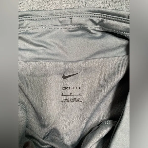 Nike dri-fit Women's Gray Athletic Shorts small - Image 3