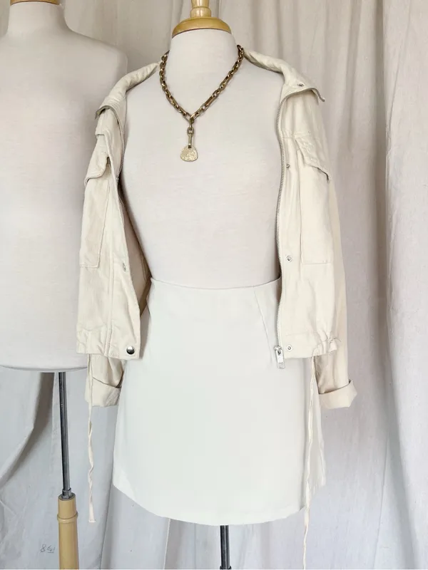 Classic White Mini Skirt Size M - Image 4