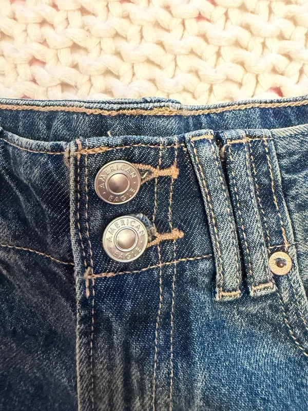 American Eagle Strigid Super High-Waisted Relaxed Denim Shorts - Image 3