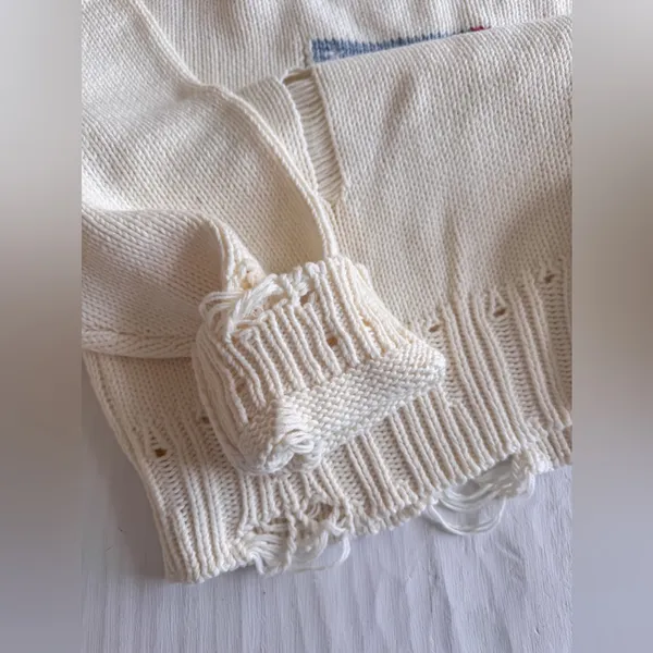 NWT Oversized distressed USA sweater Size L - Image 6