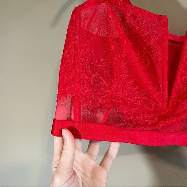 ✨ Victoria’s Secret Red Lace‎ Sexy Unlined Strapless Bra Large - Image 2
