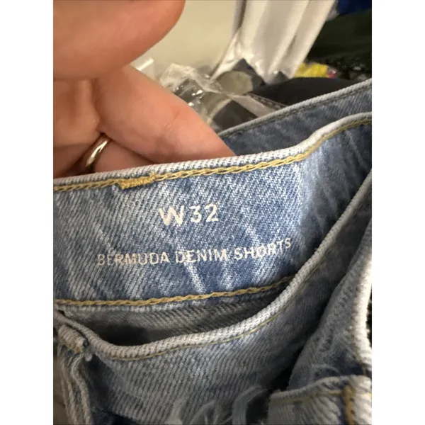 Boden women's Bermuda Denim Short Size 32 2630 - Image 10